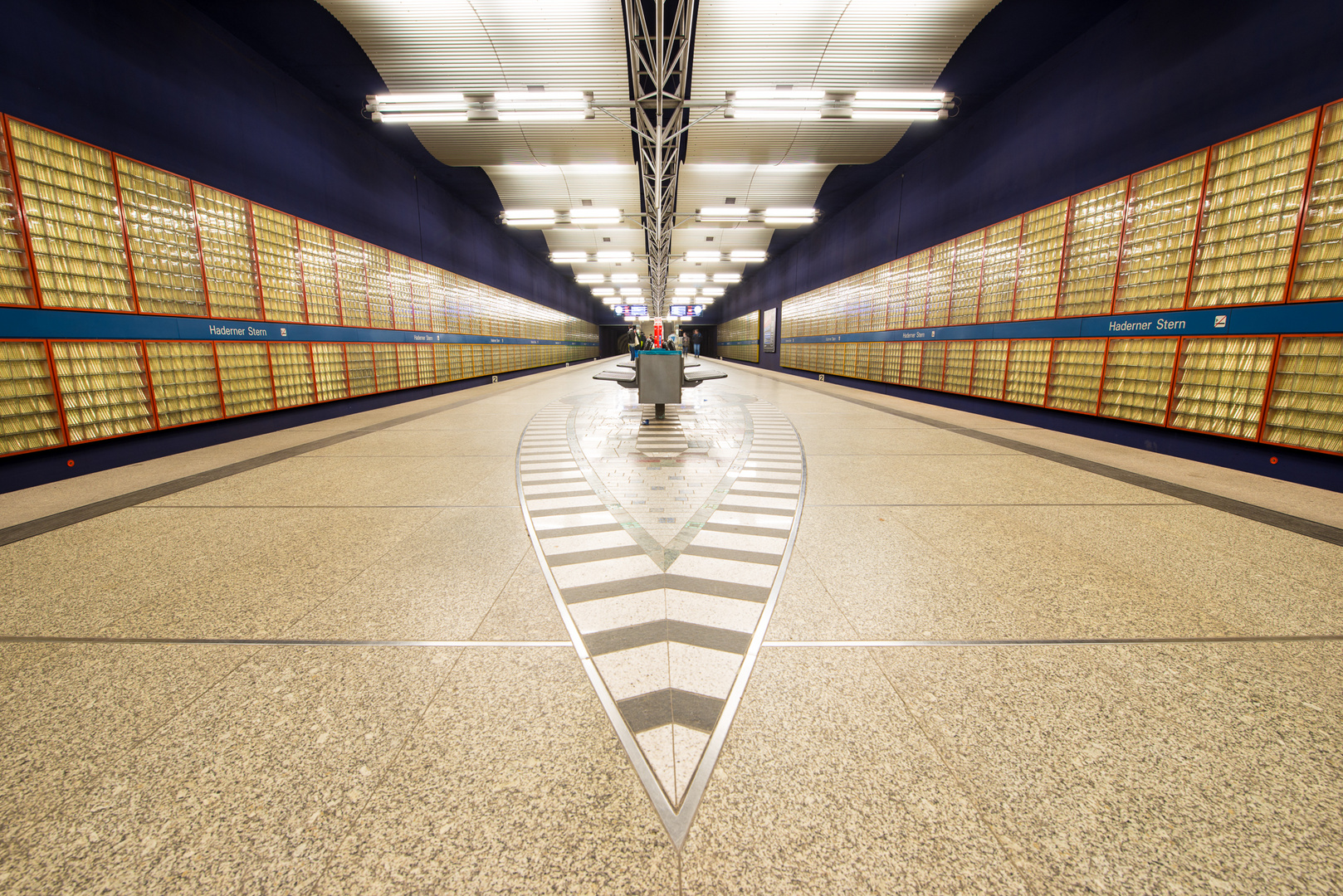 U Bahnhof Haderner Stern In Munchen Foto Bild Bus Nahverkehr Projekte U Bahn Bilder Auf Fotocommunity