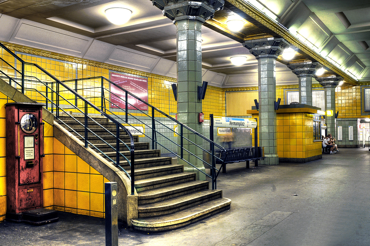 UBahnhof Hermannstraße Foto & Bild berlin, architektur, deutschland