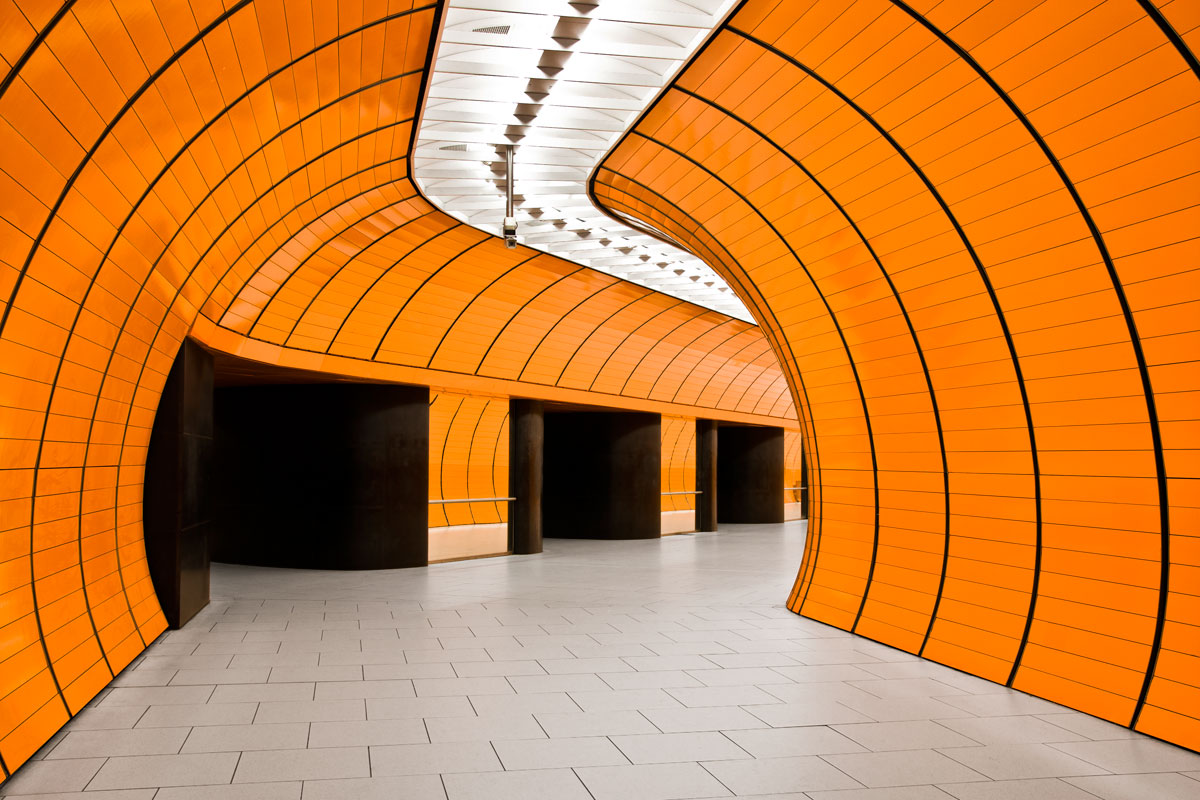 U-Bahnhof in Orange