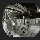 U-Bahnhof München OEZ, trefflich geknipst mit Lomo Fisheye und XP2 (im Bulb-Modus)