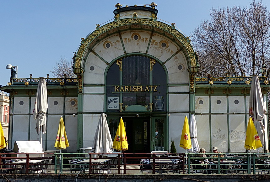 U-Bahnstation - das Café