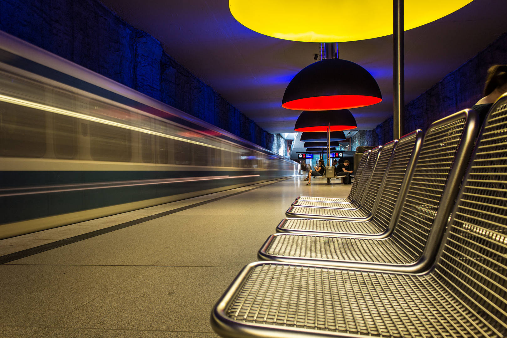 U-Bahnstation Farbenfroh