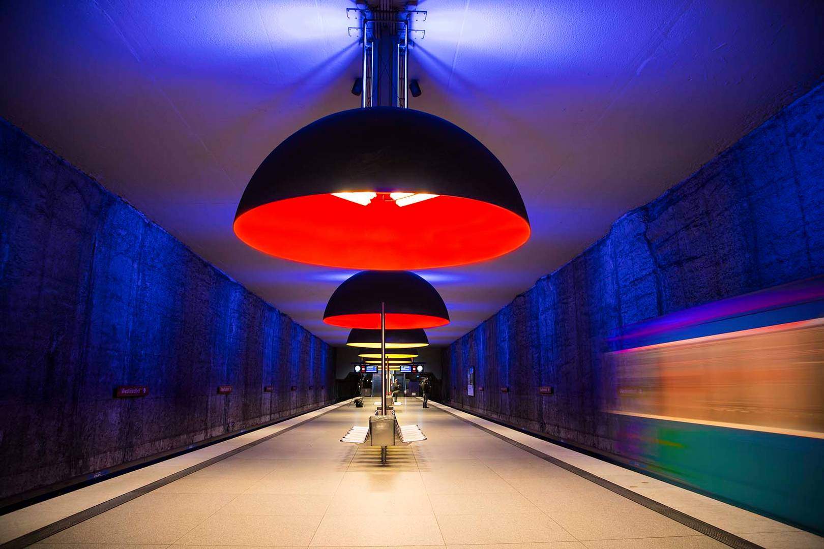 U-Bahnstation / Indoor