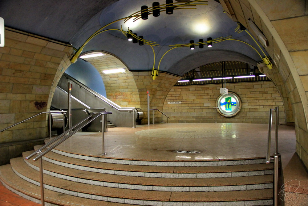 U-Bahnstation Schloß Broich (Beispielhaft)