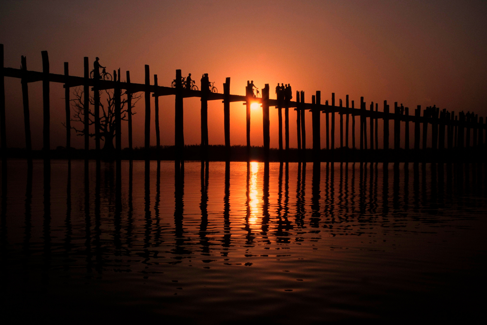 U-Bein-Brücke im Sonnenuntergang