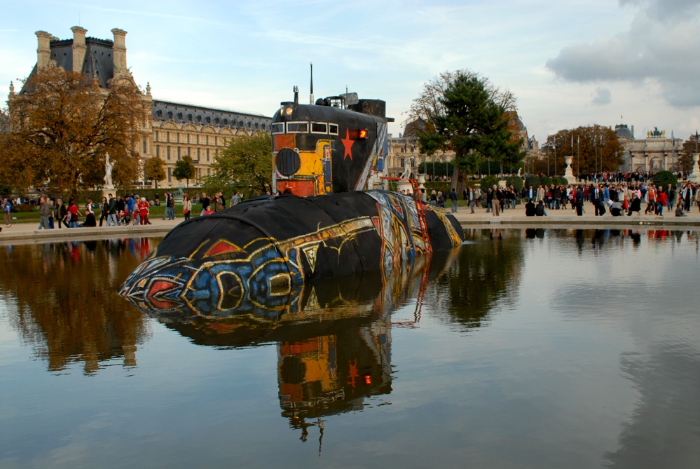 U-Boot im Jardin des Tuileries aufgetaucht