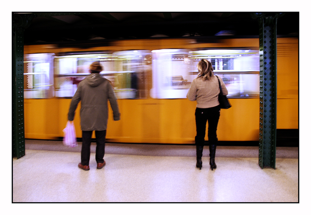 U gelb,Farbe im Budapester Untergrund.