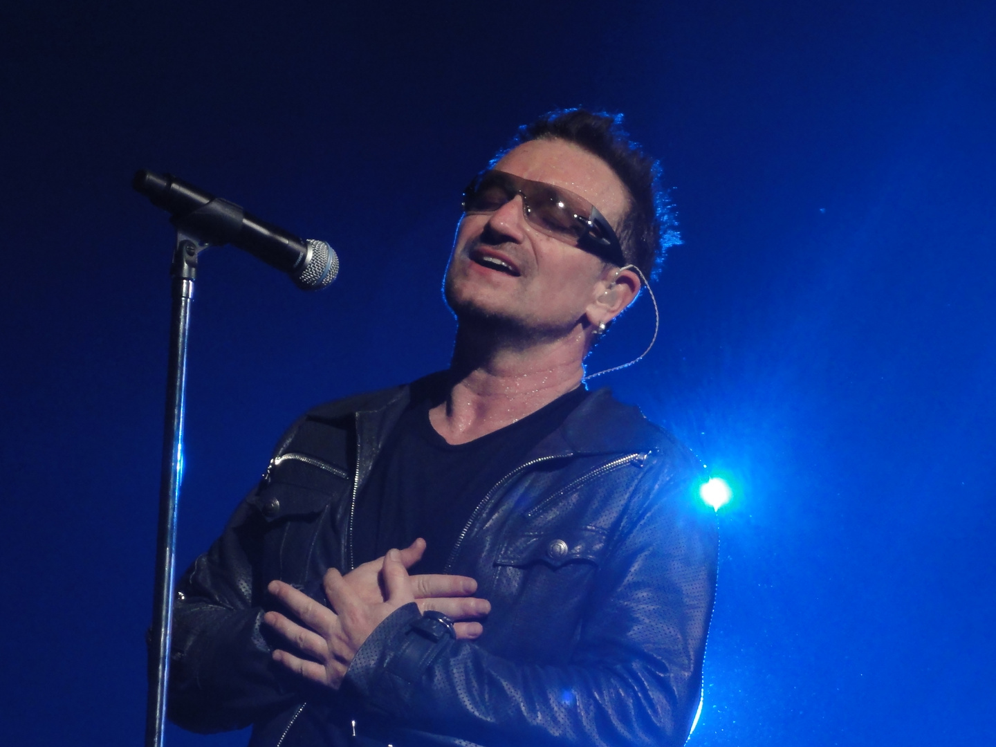 U2 in Hannover - Bono 3