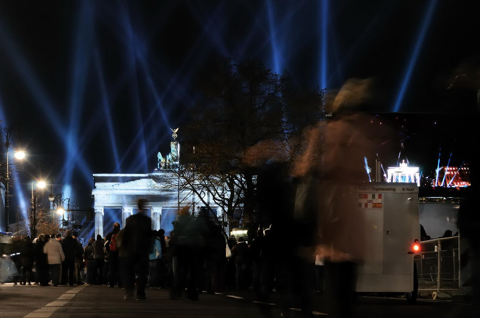 U2 rockt das Brandenburger Tor