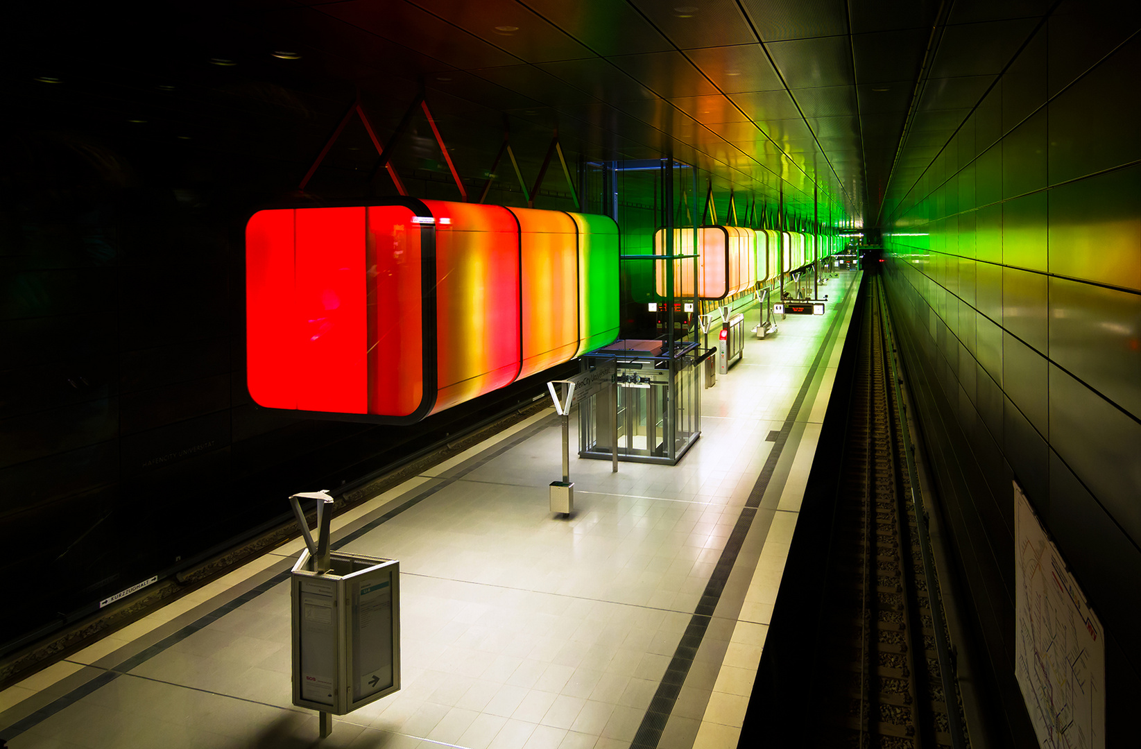 U4 HafenCity Universität ... es leuchtet Verdi