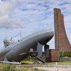 U995 mit Marine Ehrenmal - Laboe