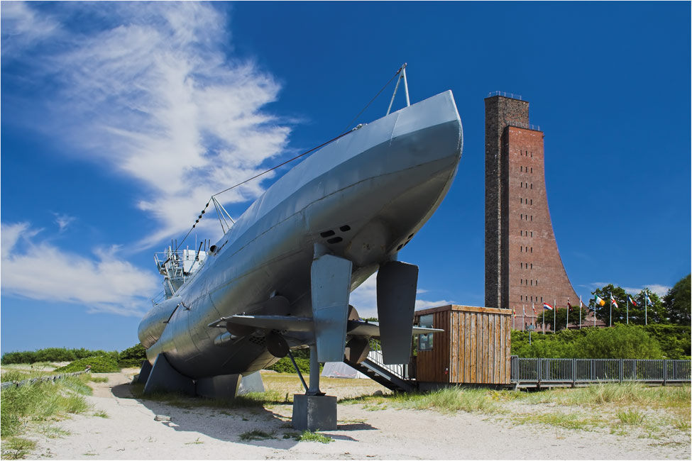 U995 und Ehrendenkmal Laboe