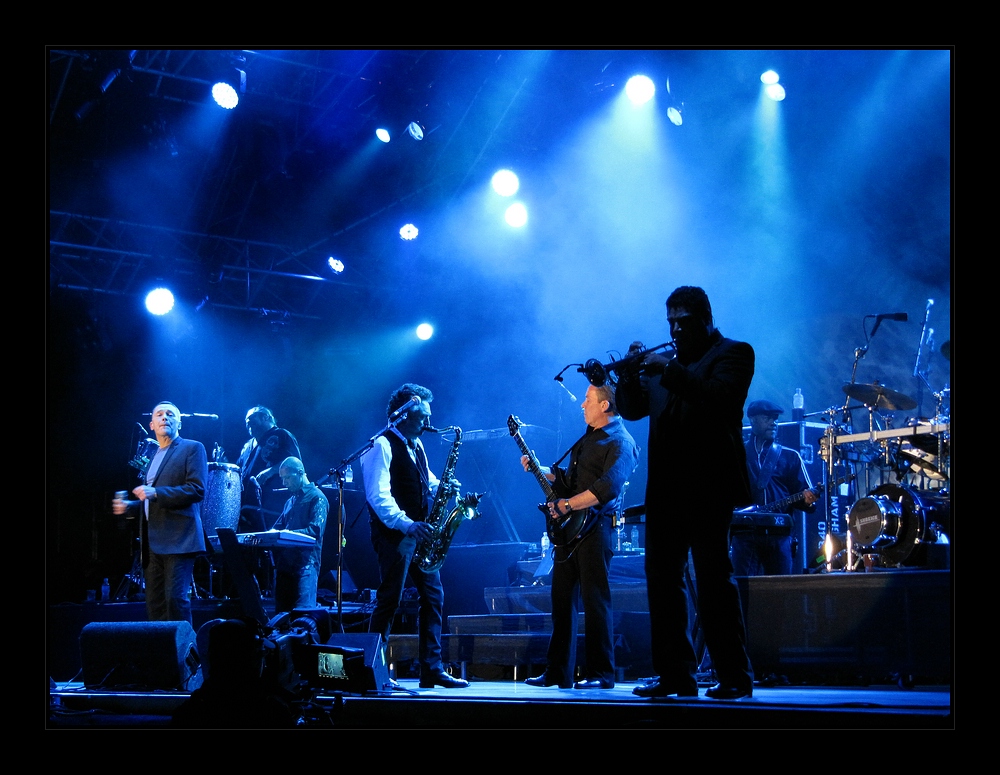 UB40 in blue