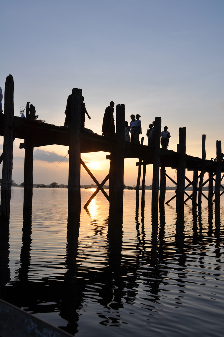 ubein bridge at sunset