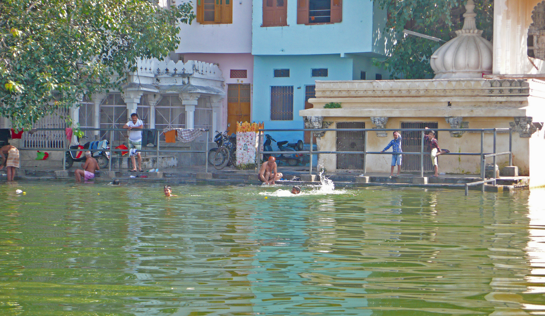 Udaipur: Baden im Pichhola-See