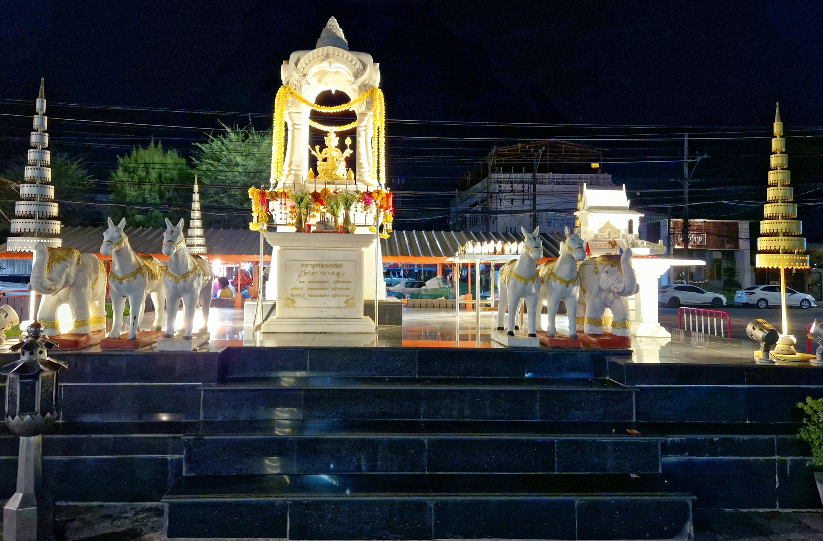 Udon Thani - Schrein in der Nacht