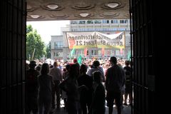 Ü10000 bei Sitz-und Stehdemo vor HBF Jul10  -K21