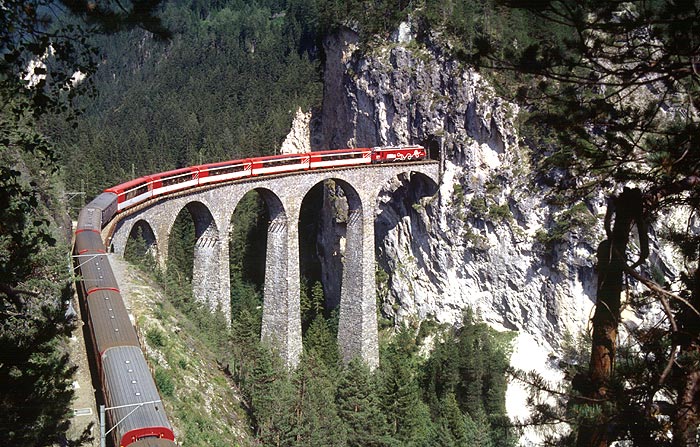 Über Brücken und durch Tunnel