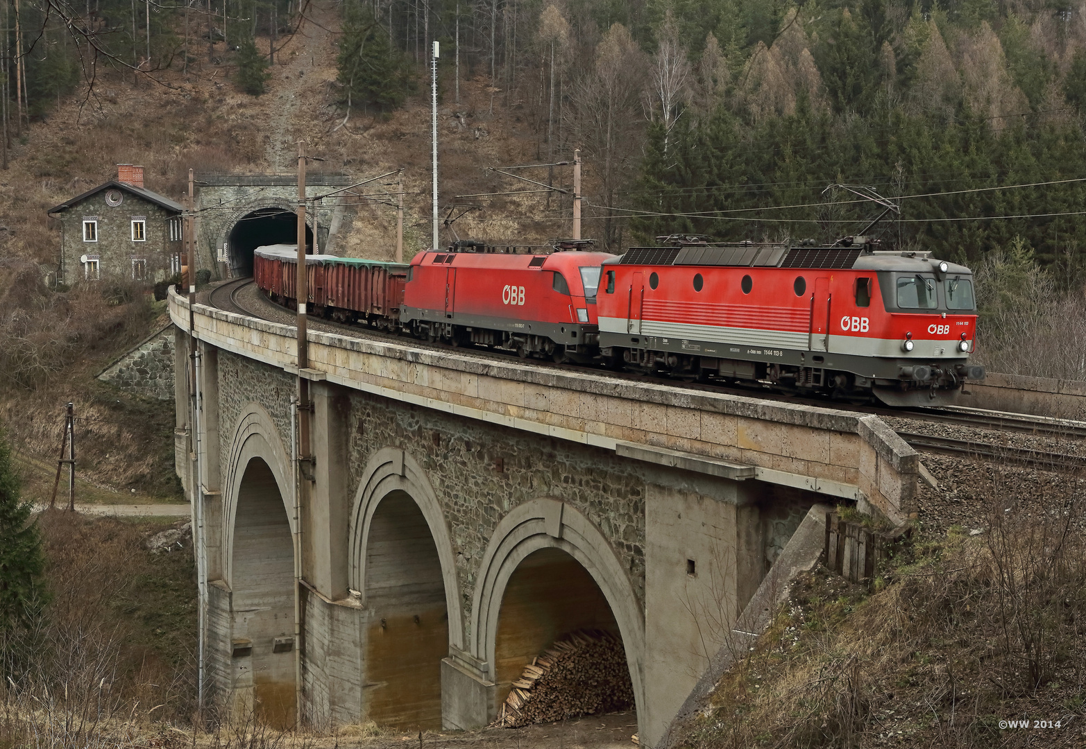 Über das Höllgrabenviadukt...