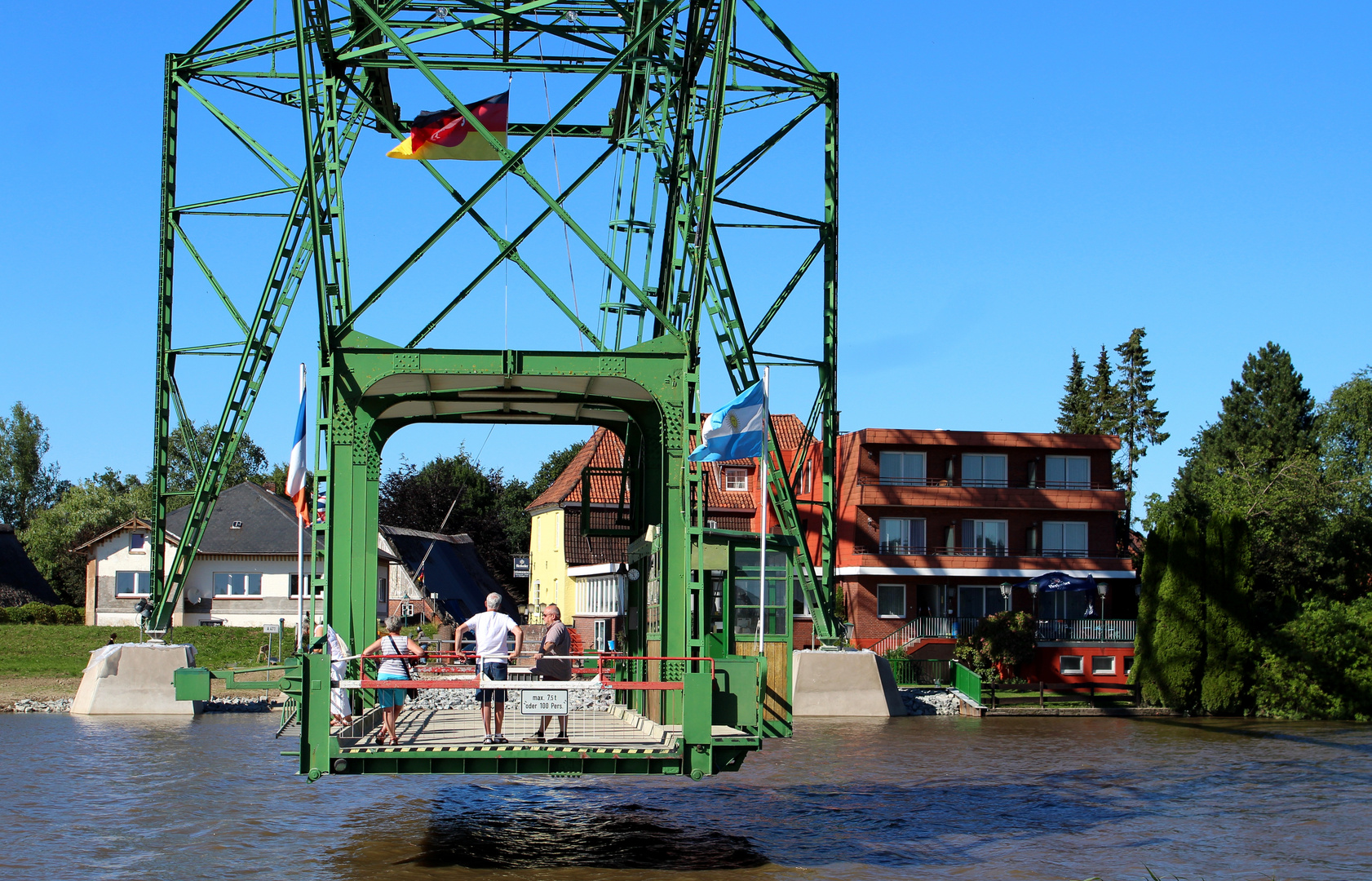 über das Wasser schweben ...