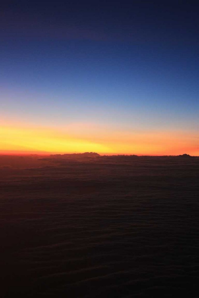 Über dem dämmrichen Wolkenhimmel