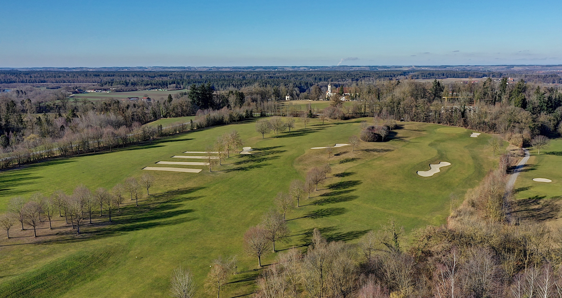 Über dem Golfplatz