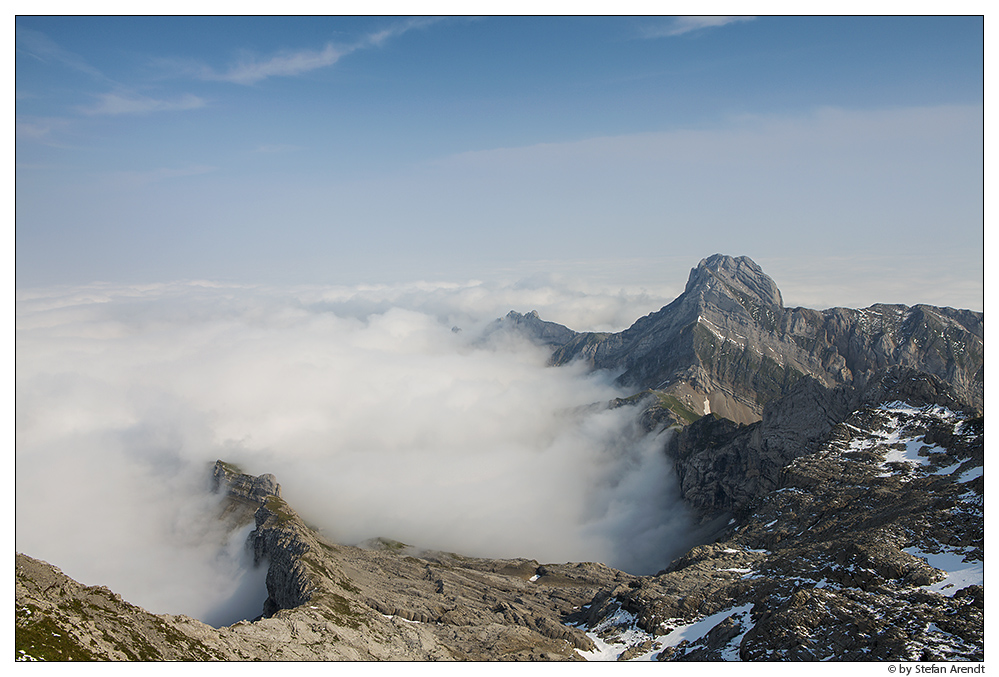 Über dem Hochnebel