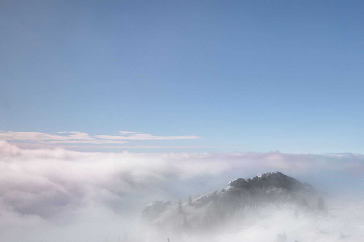 Über dem Hochnebel