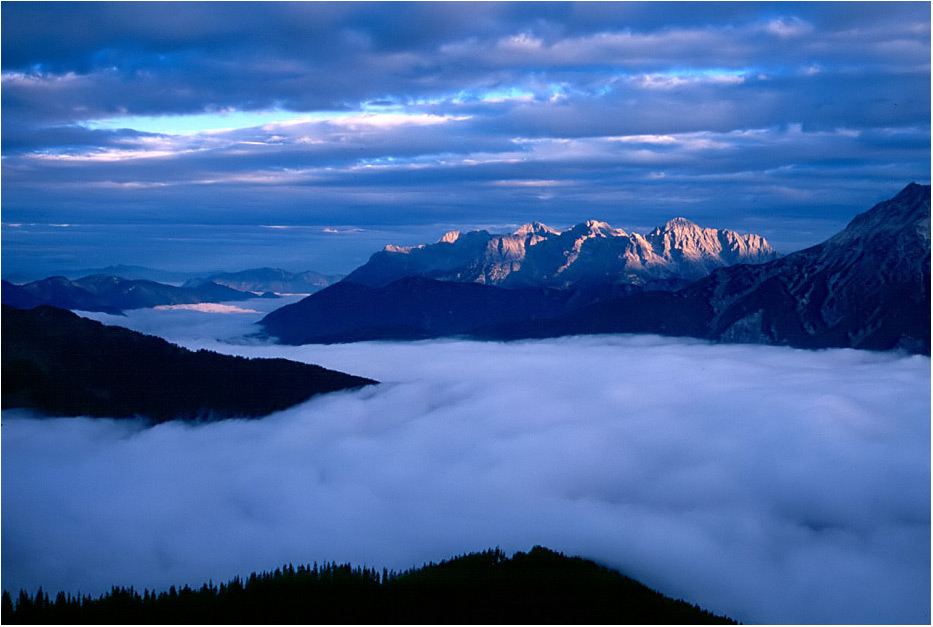 Über dem Hochnebel