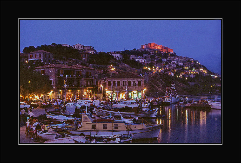 über dem idyllischen Molyvos auf Lesbos wacht die Burg...