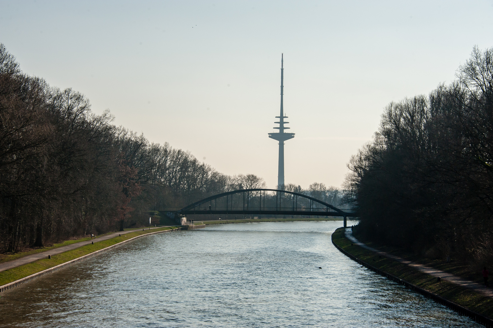 Über dem Kanal