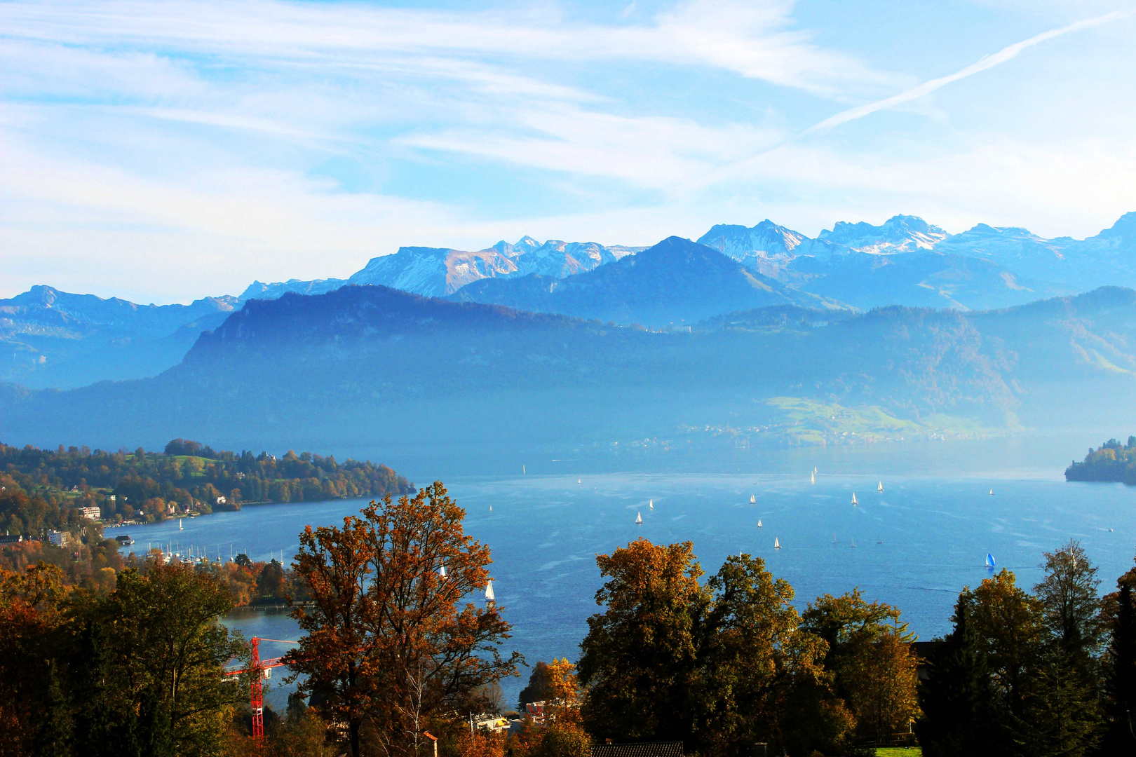 Über dem Luzerner Seebecken & den Zentralschweizer Alpen ...