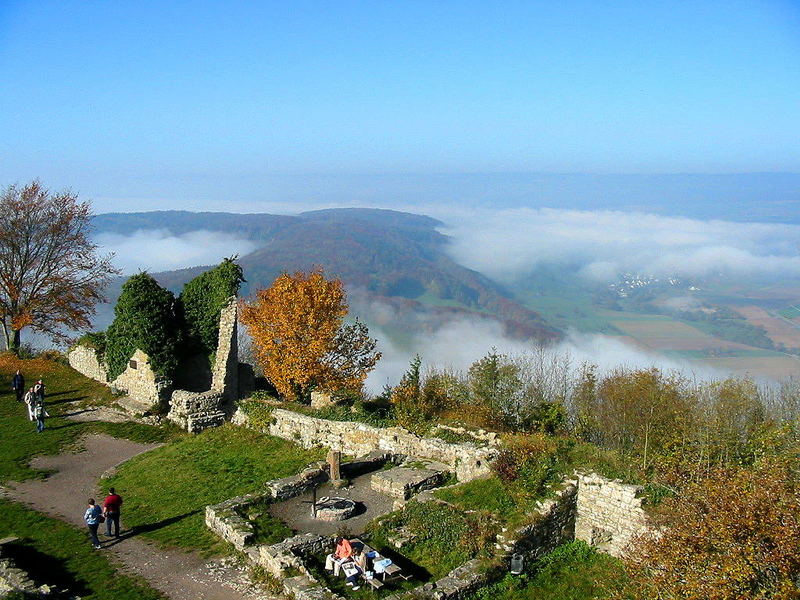 Über dem Nebel