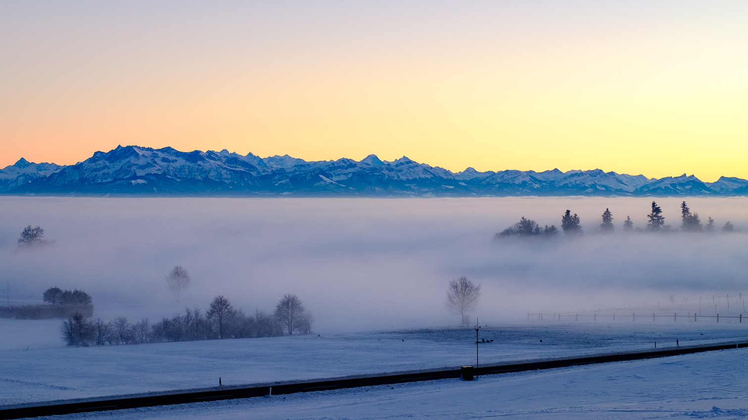 Über dem Nebel