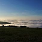 Über dem Nebel scheint die Sonne