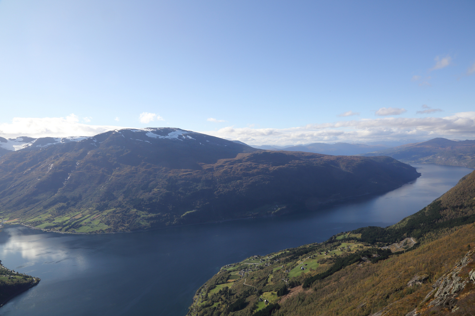 Über dem Nordfjord bei Loen