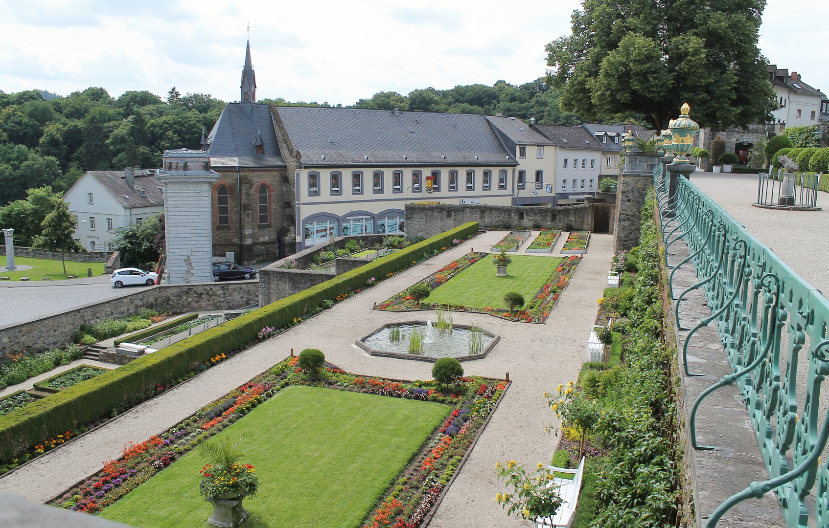 Über dem Schlossgarten...