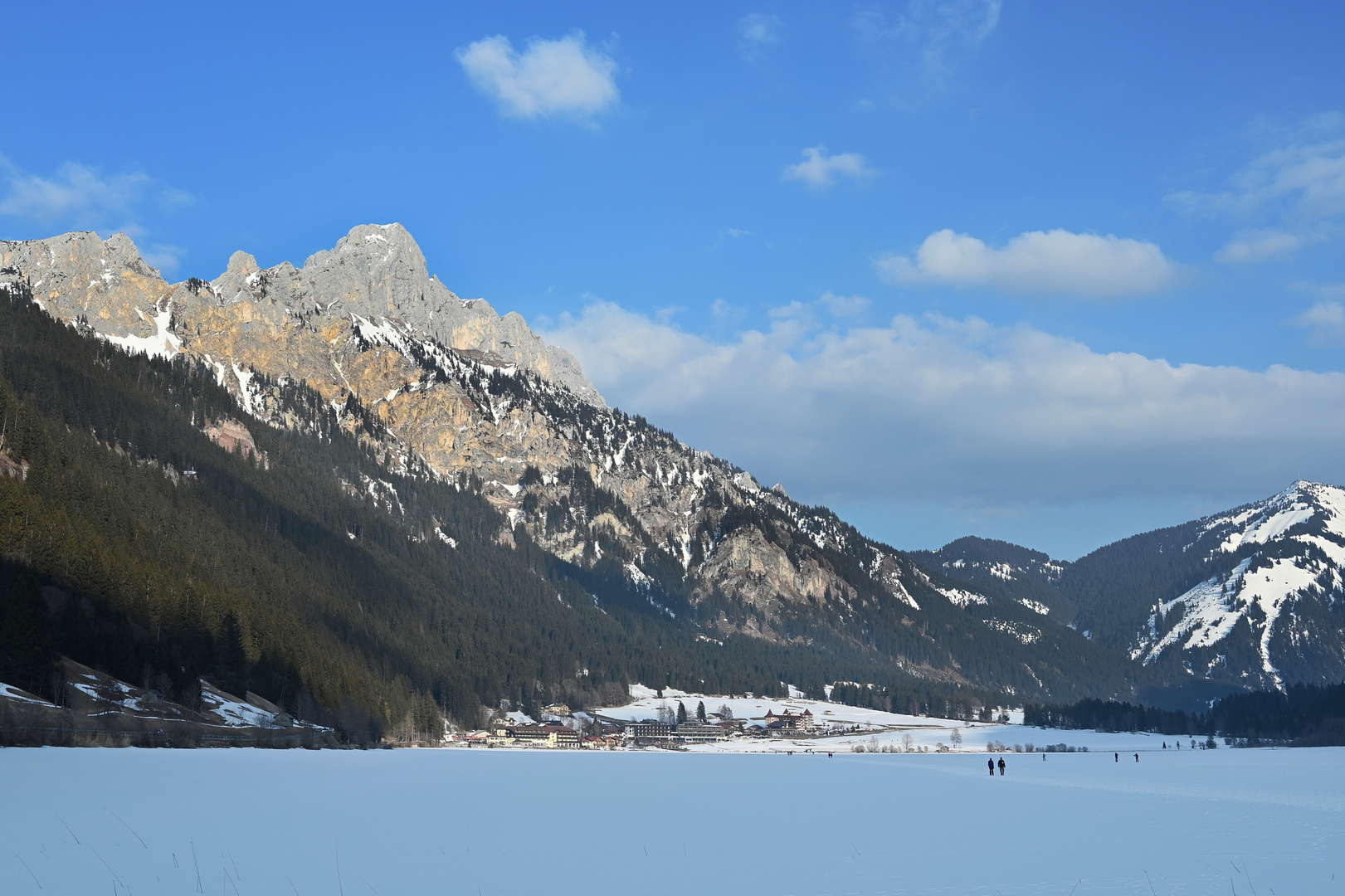 über dem See