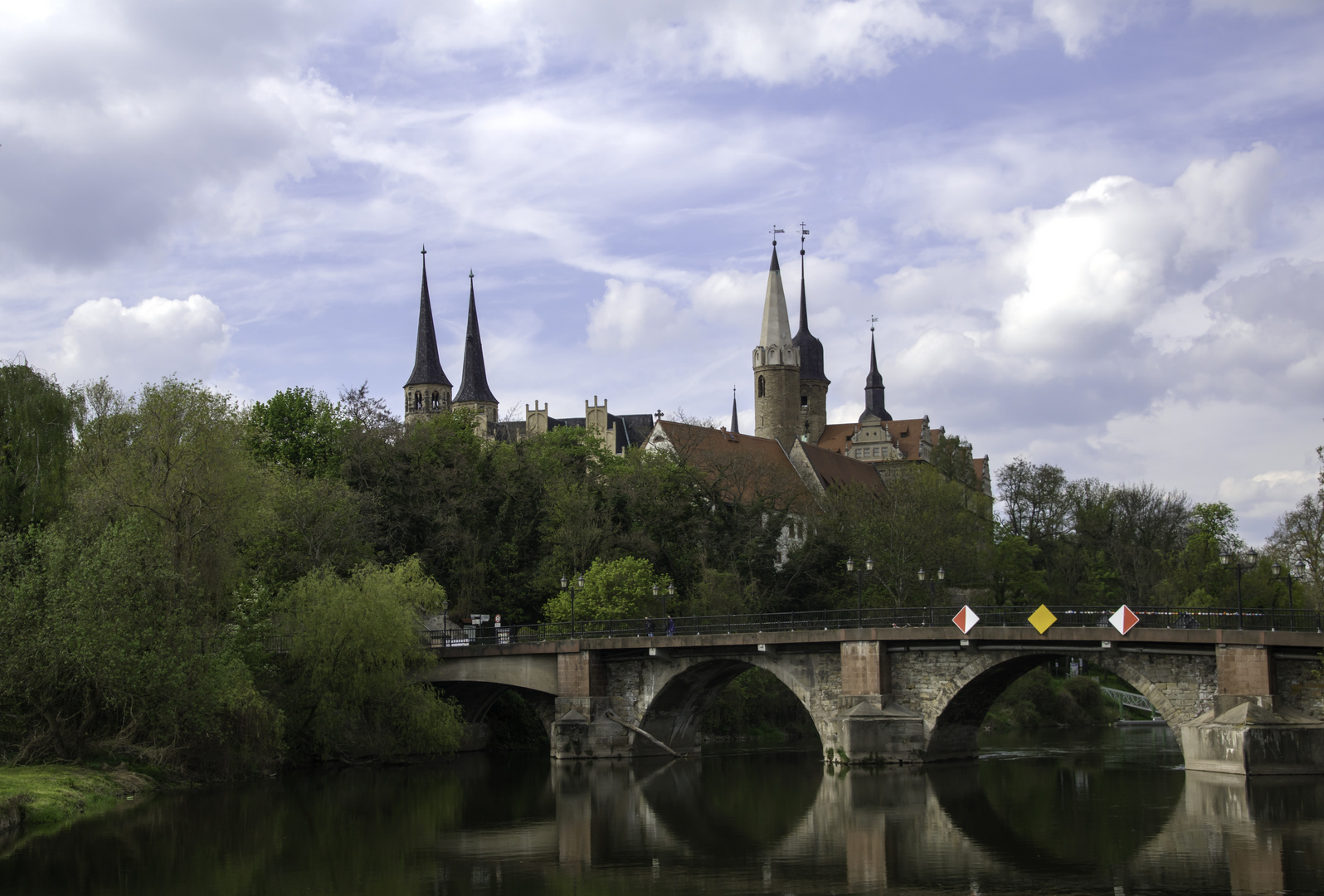 Über dem Ufer der Saale,