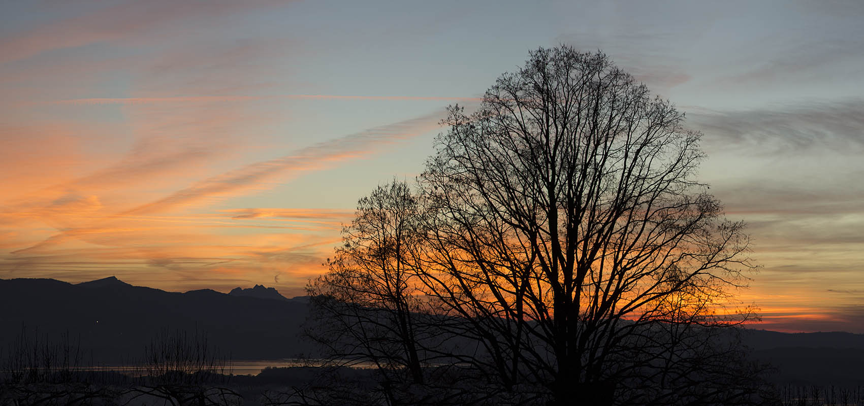 Über dem Zürichsee