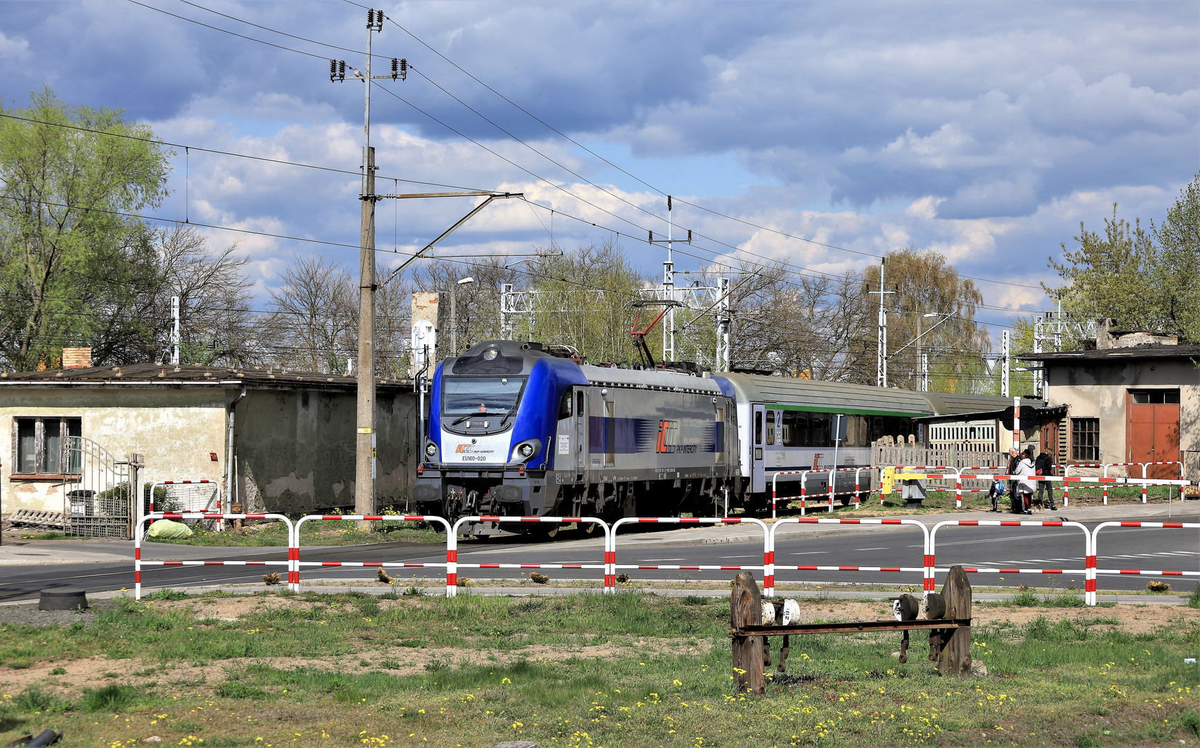 Über den Bahnhofsvorplatz....