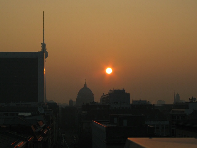 Über den Dächern von Berlin am morgen
