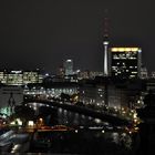 Über den Dächern von Berlin bei Nacht