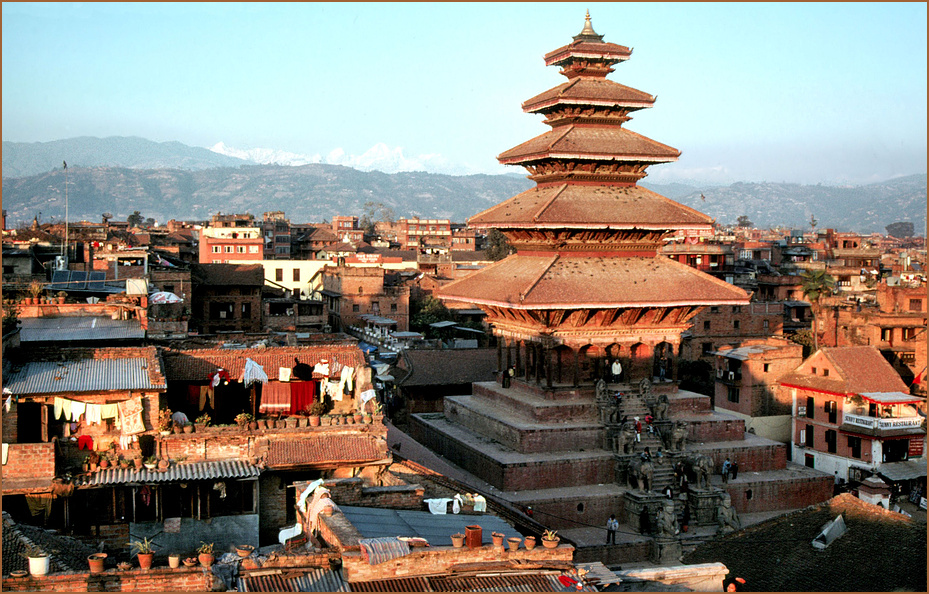 ÜBER DEN DÄCHERN VON BHAKTAPUR