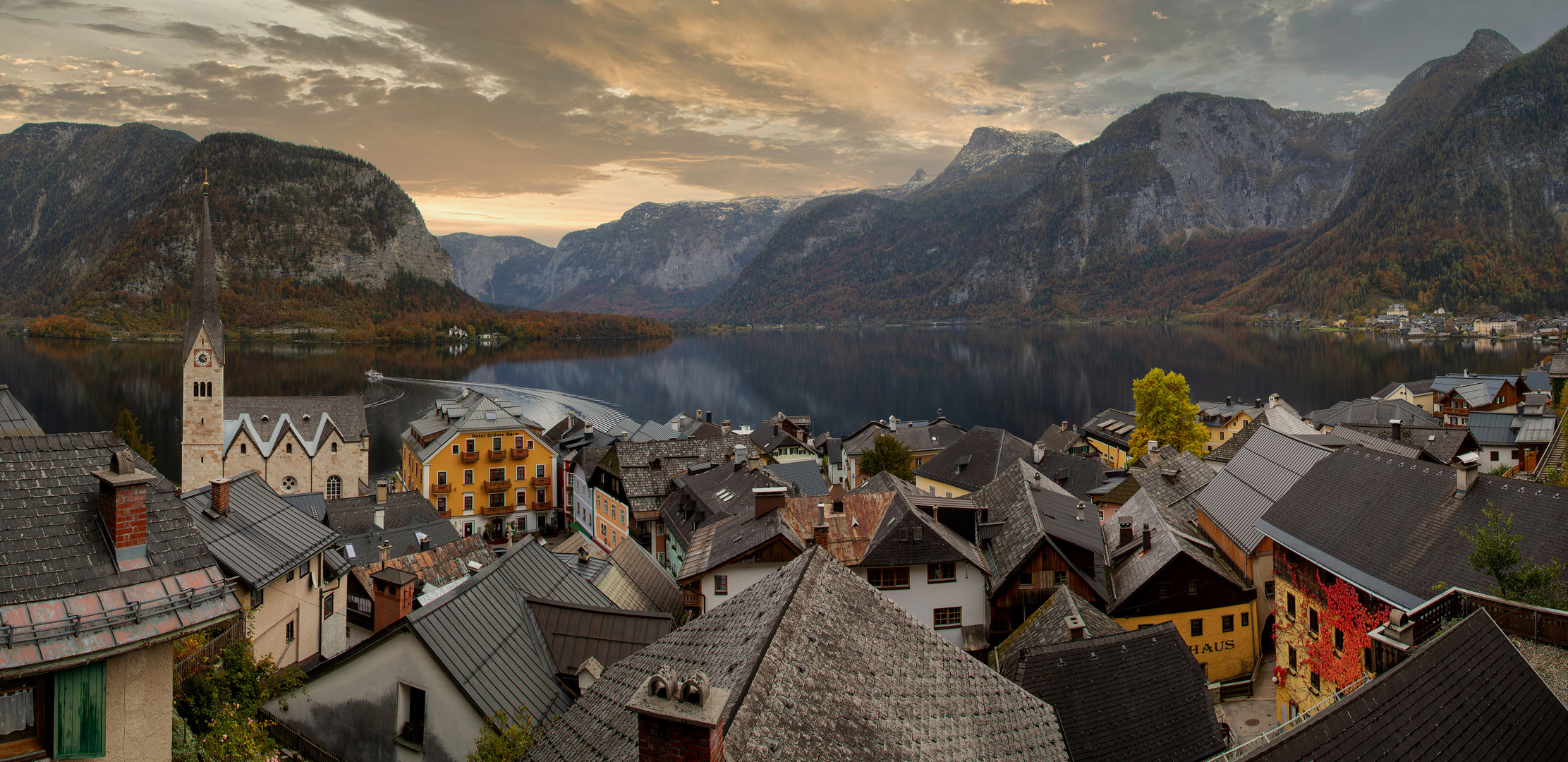 Über den Dächern von Hallstatt