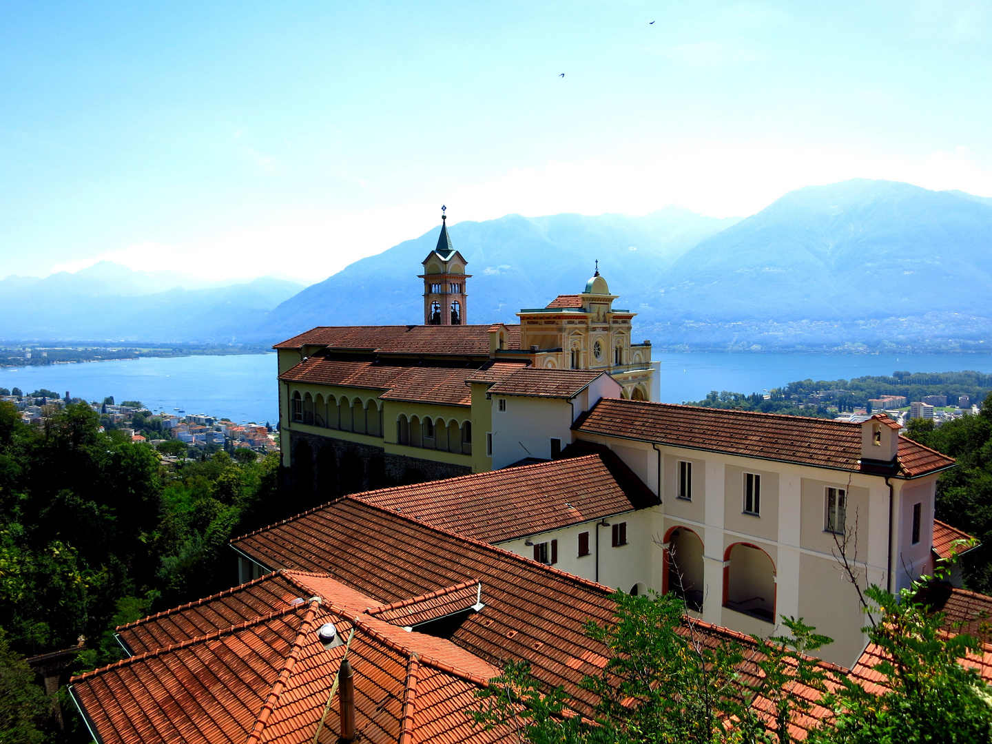 Über den Dächern von Locarno