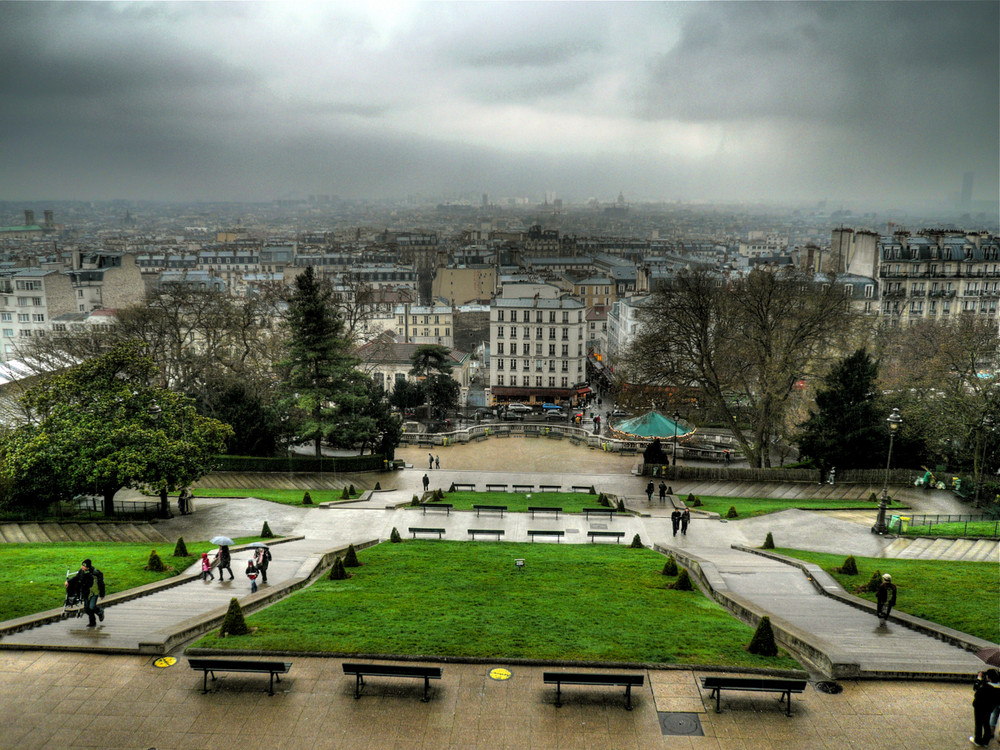 "über den Dächern von Paris"