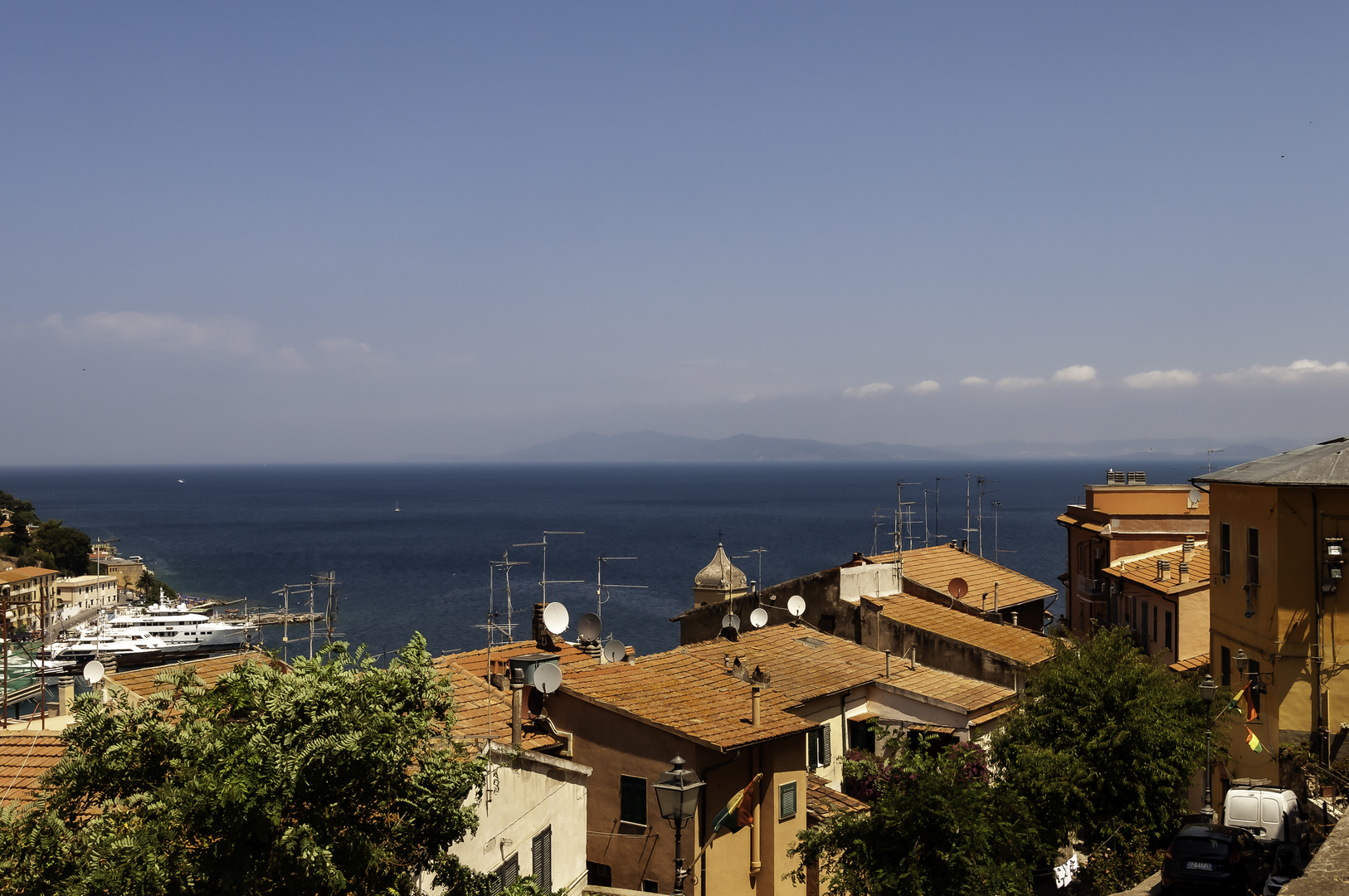 Über den Dächern von Porto Santo Stefano