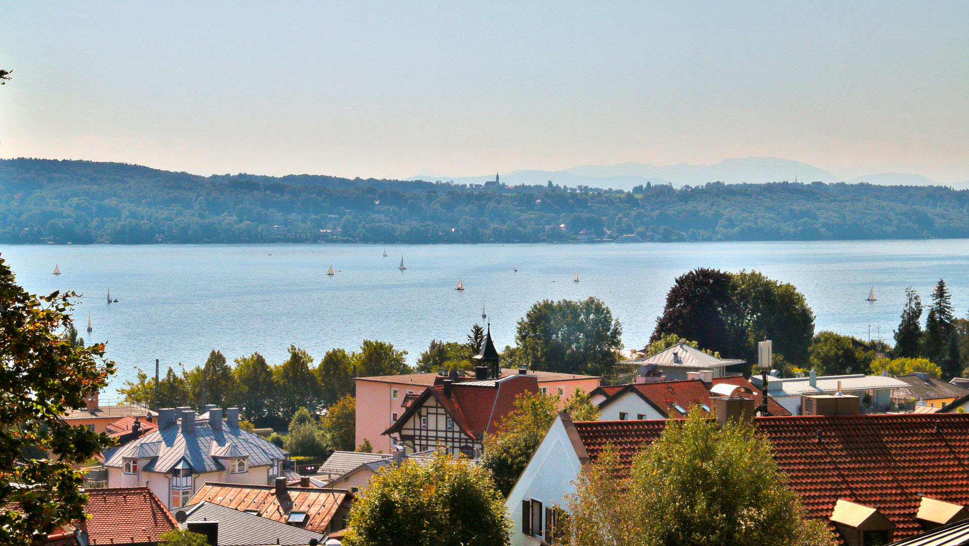 über den Dächern von Starnberg