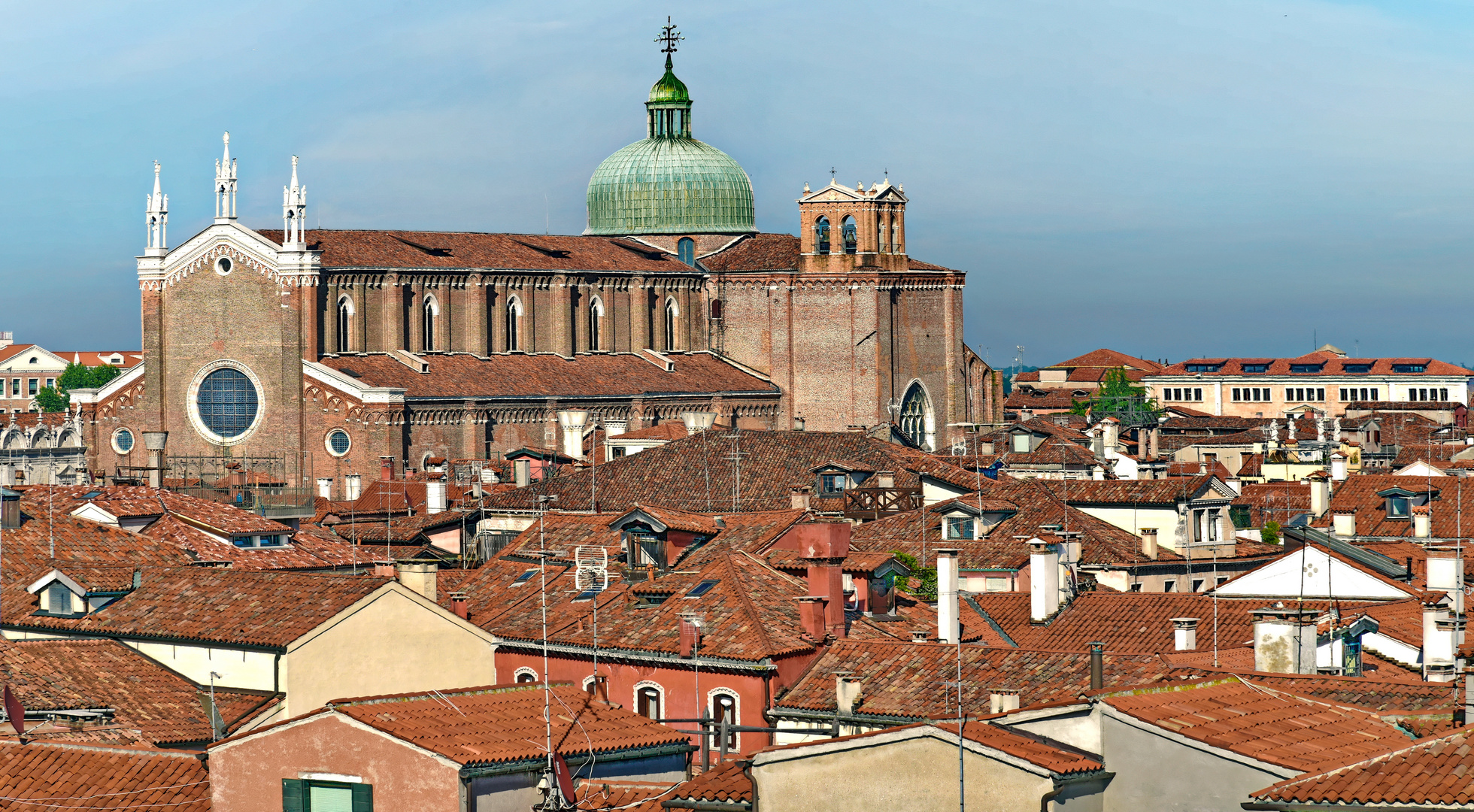 Über den Dächern von Venedig